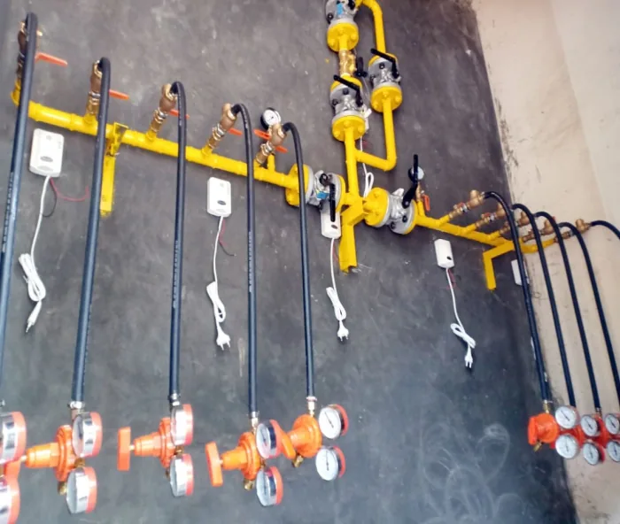 Gas manifold fabrication